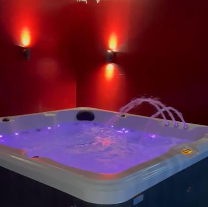The Exclusive Jacuzzi Apartment Бірмінгем Екстер'єр фото