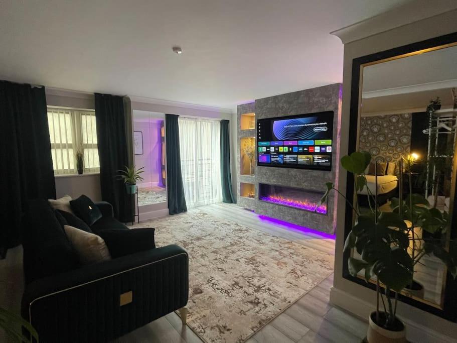 The Exclusive Jacuzzi Apartment Бірмінгем Екстер'єр фото