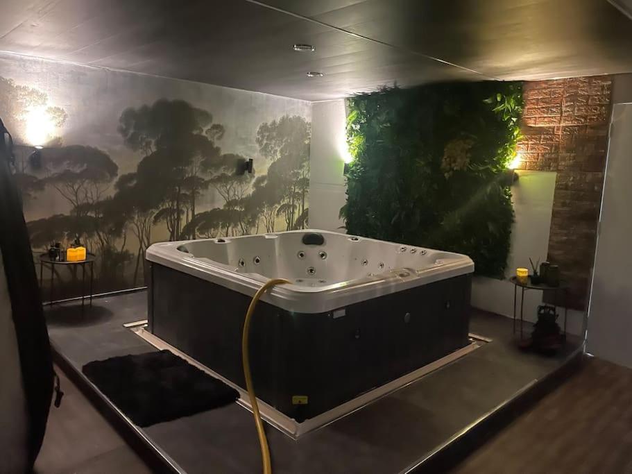 The Exclusive Jacuzzi Apartment Бірмінгем Екстер'єр фото